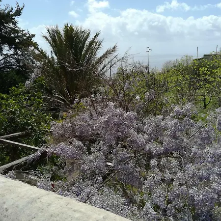 Apartment Una Terrazza Sulla Malvasia Leni
